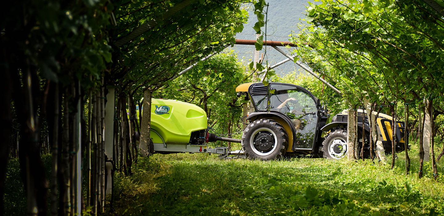 PASQUALI Helios K90 al lavoro vigneto a pergola